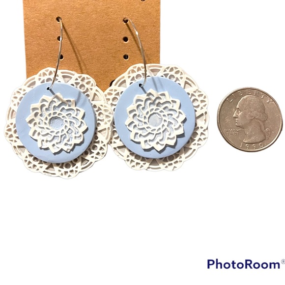 Handcrafted White Lace & Baby Blue Circle Earrings - Picture 5 of 5